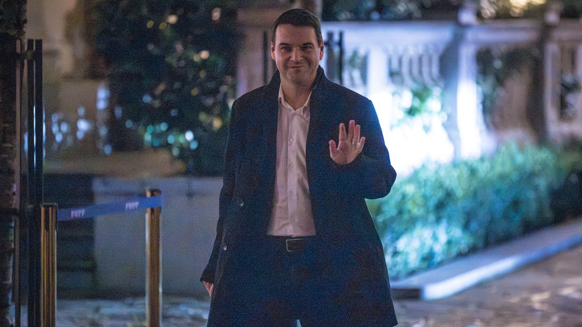 Túrování na počest prezidenta Jaguar clubu. Filip Turek slaví v Karlových Varech